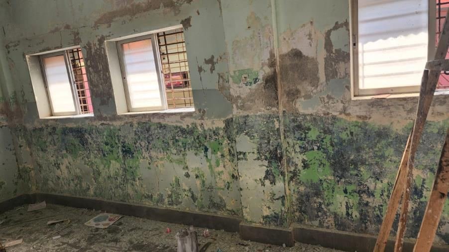 Damp, damaged walls before the work